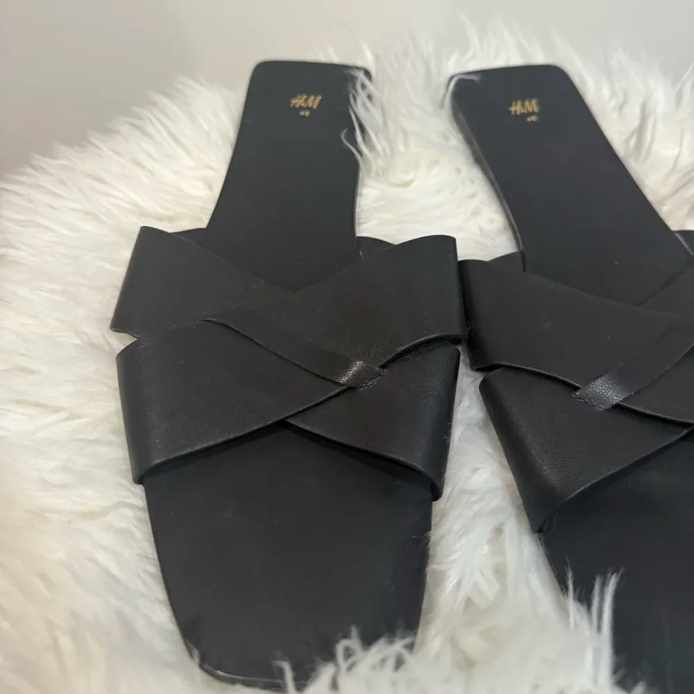 H&M Women's Elegant Black Cross-Strap Sandals - Picture 3 of 5